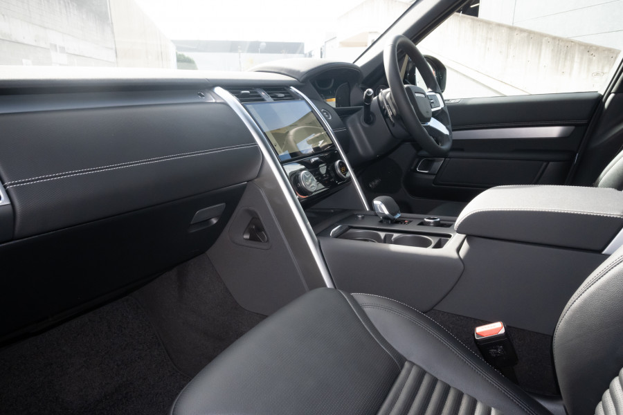 2026 Land Rover Discovery Series 5 D350 Dynamic SE SUV
