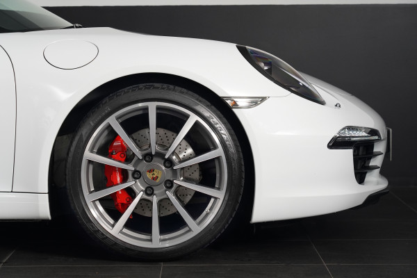2015 Porsche 911 Carrera S Coupe Image 16