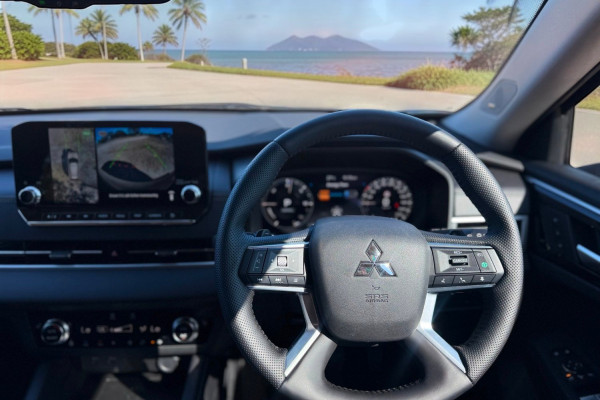 2024 Mitsubishi Outlander ZM PHEV Exceed SUV Image 8