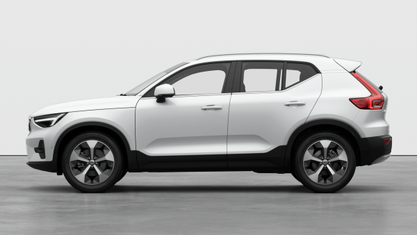2026 Volvo XC40 XZ Ultra B4 Bright SUV image 2