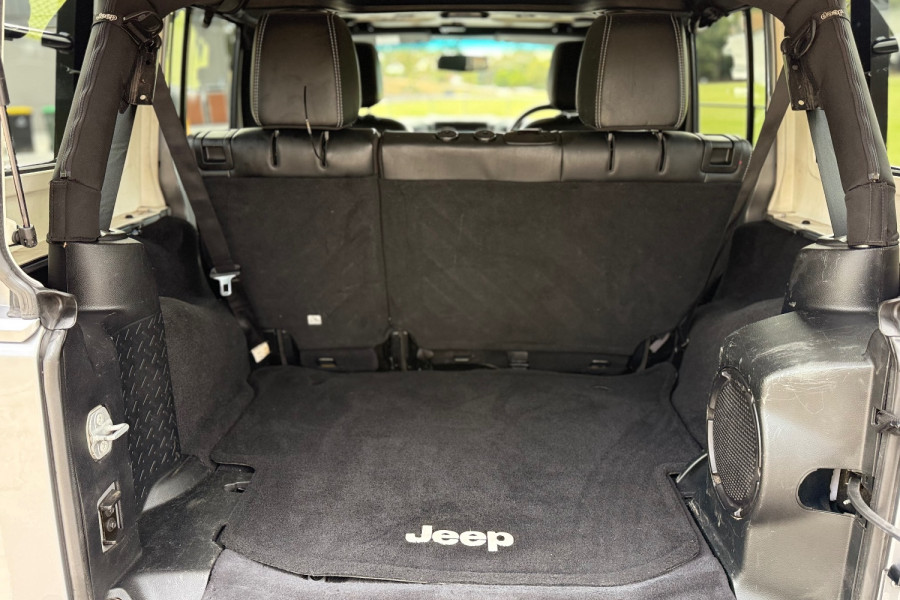 2014 Jeep Wrangler JK Polar SUV Image 19