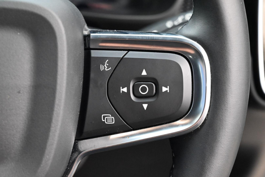 2025 Volvo XC40 XZ Ultra B4 Bright SUV