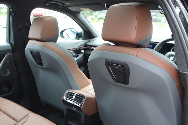 2025 BMW 5 Series G60 520i M Sport Sedan image 10
