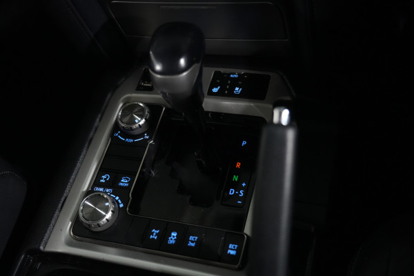 2018 Toyota LandCruiser Sahara SUV