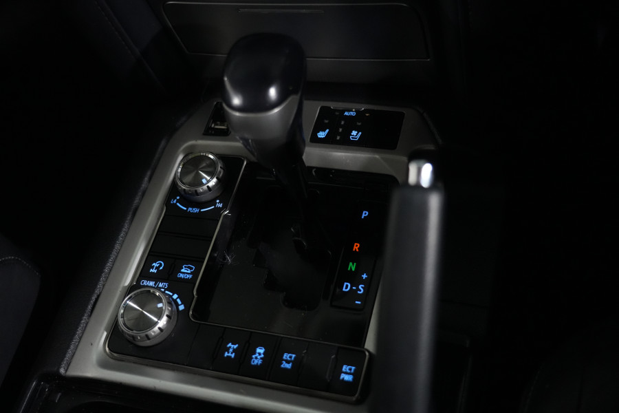 2018 Toyota LandCruiser Sahara SUV