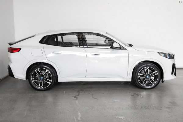 2024 BMW iX2 U10 xDrive30 M Sport SUV image 3