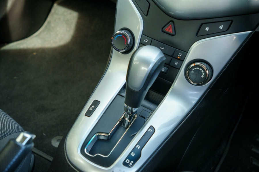 2014 Holden Cruze JH Series II Equipe Sedan Image 12