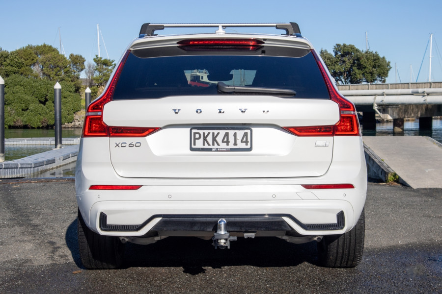 2022 Volvo XC60 T8 Ultimate Recharge PHEV SUV Image 15