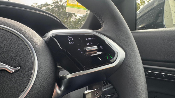 2024 MY24.75 Jaguar E-PACE X540 R-Dynamic SE SUV image 23