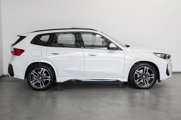 2025 BMW X1 U11 xDrive20i M Sport SUV image 3
