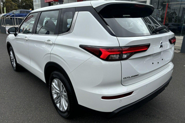 2024 Mitsubishi Outlander ZM ES SUV Image 5