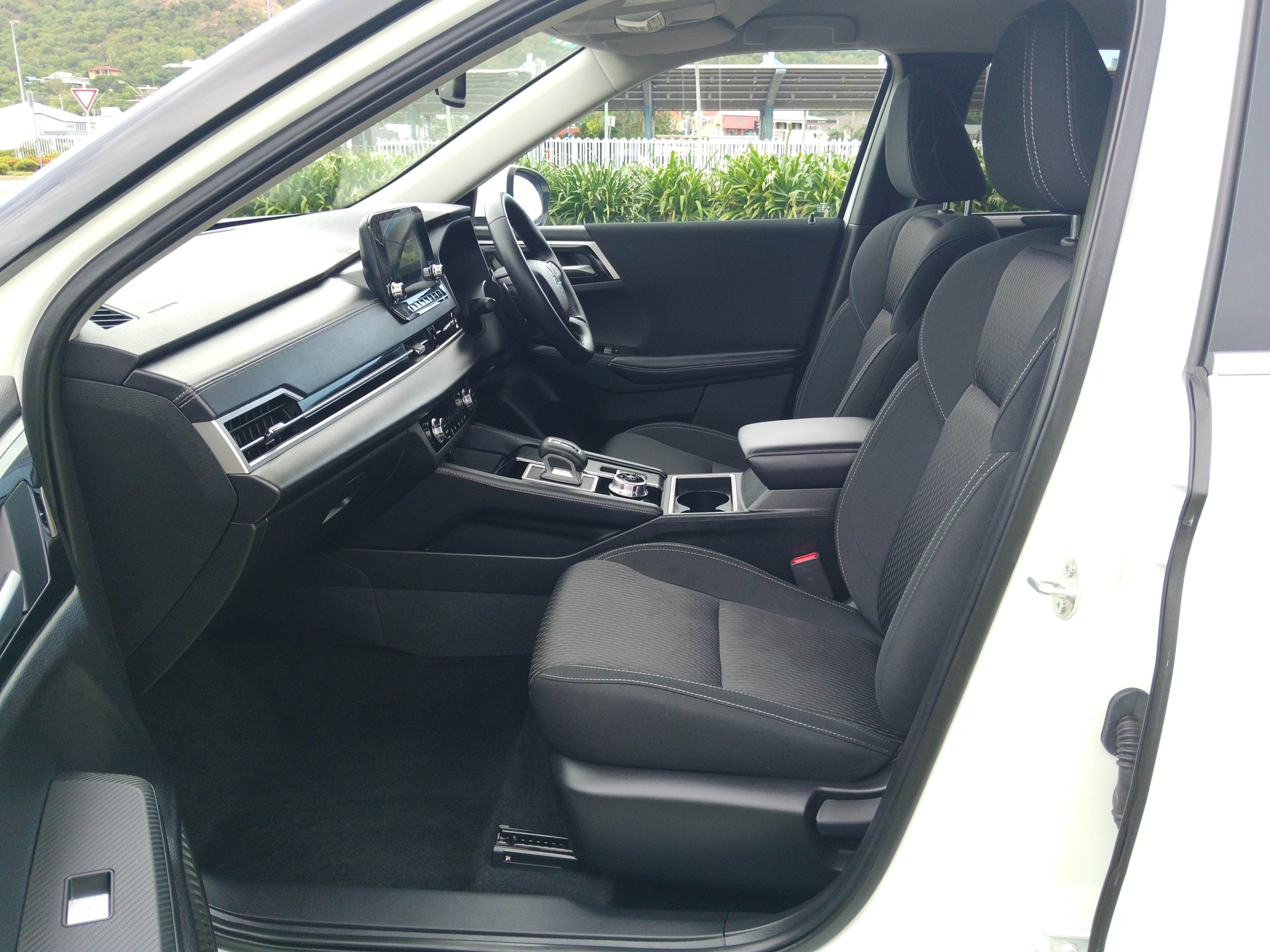 2023 MY24 Mitsubishi Outlander ZM LS SUV Image 9