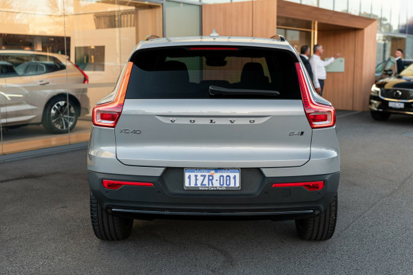 2024 MY25 Volvo XC40 XZ Ultra B4 Dark SUV Image 9