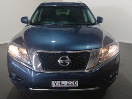 Nissan Pathfinder ST R52