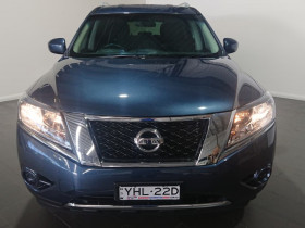 Nissan Pathfinder ST R52