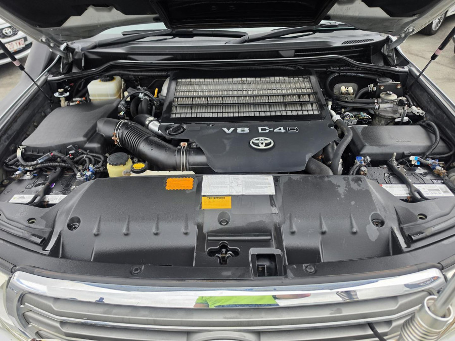 2012 MY10 Toyota LandCruiser VDJ200R Sahara SUV Image 33