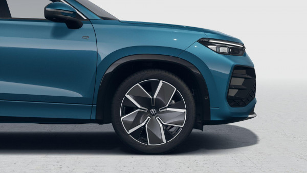 2025 MY26 Volkswagen Tayron R4 195TSI R-Line SUV image 5