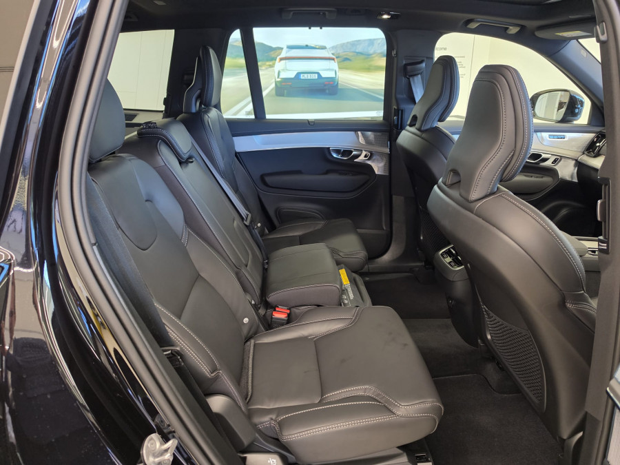 2026 Volvo XC90 L Series  Black Edition SUV Image 17