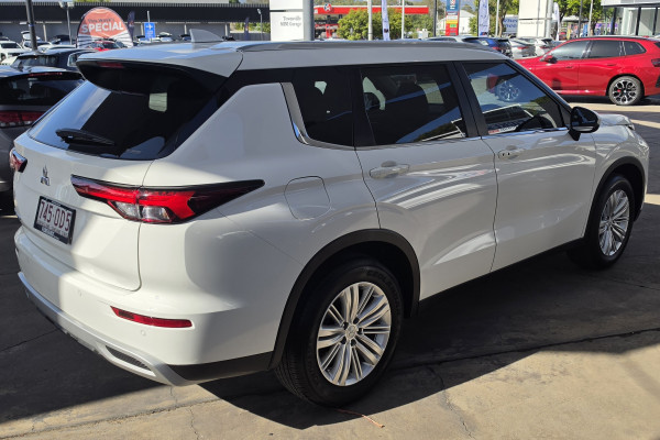 2024 Mitsubishi Outlander ZM LS SUV Image 7