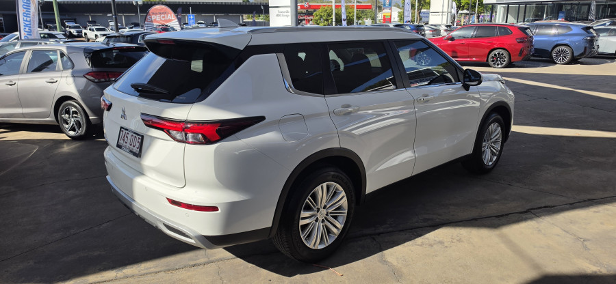 2024 Mitsubishi Outlander ZM LS SUV Image 7