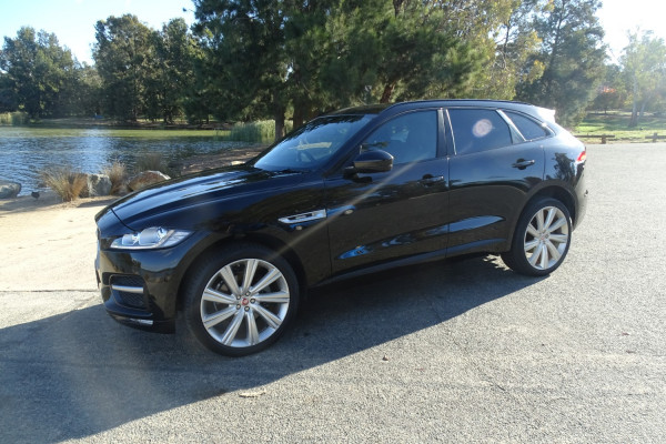 2017 Jaguar F-PACE X761 R-Sport SUV Image 3