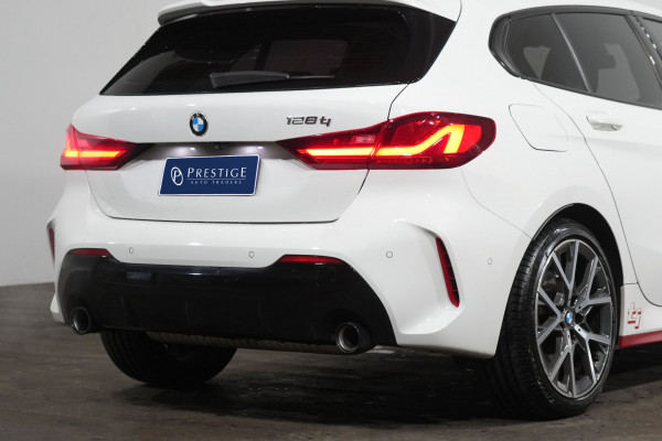 2022 BMW 1 Series 28ti Hatch image 8