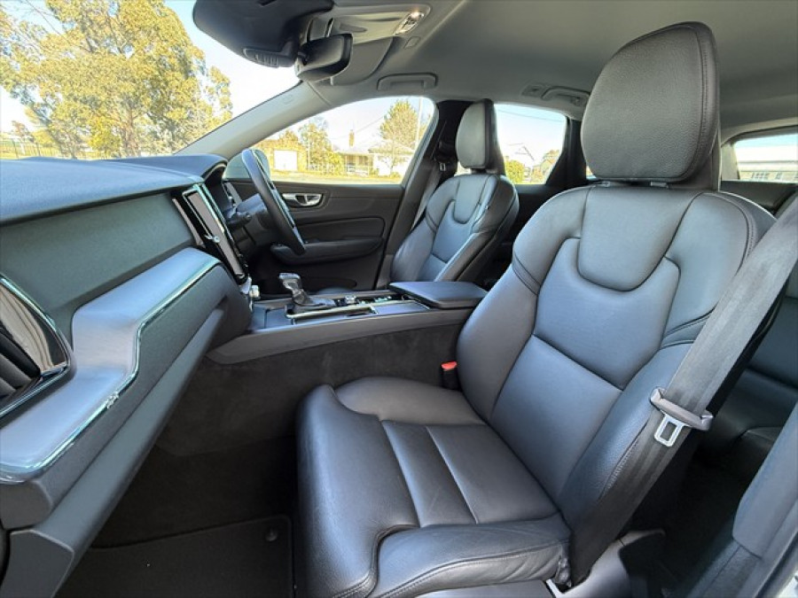 2020 MY21 Volvo XC60 UZ D4 Momentum SUV Image 17
