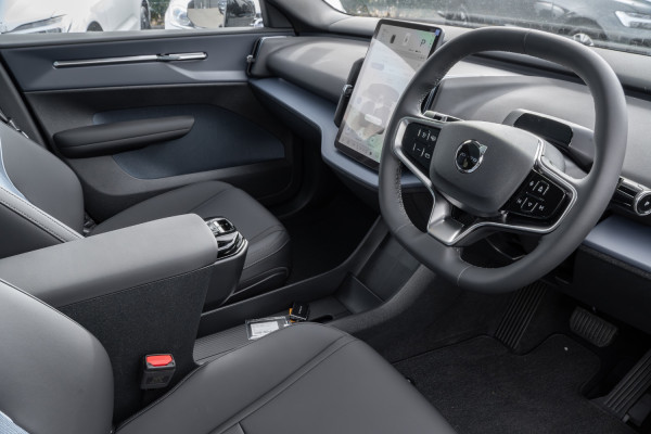 2026 Volvo EX30  Single Motor Extended Range Ultra SUV Image 7