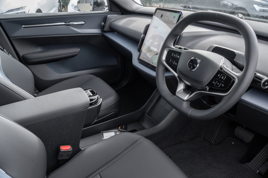 2026 Volvo EX30  Single Motor Extended Range Ultra SUV Image 7