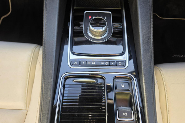 2016 MY17 Jaguar F-PACE X761 First Edition SUV Image 15