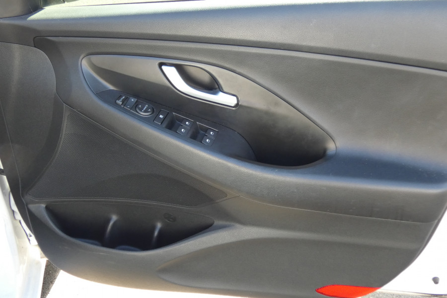 2020 Hyundai i30 PD2 MY20 ACTIVE Hatch Image 16