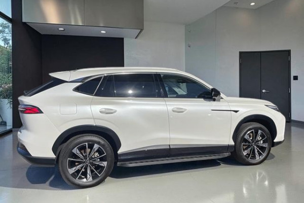 2025 MG HS AS33P Super Hybrid Essence SUV Image 3