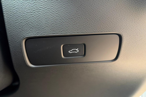 2025 MY26 Volvo XC40 XZ Plus B4 SUV Image 20