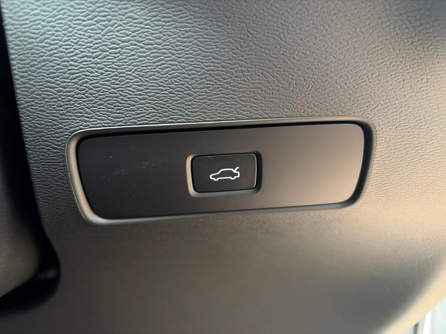 2025 MY26 Volvo XC40 XZ Plus B4 SUV Image 20