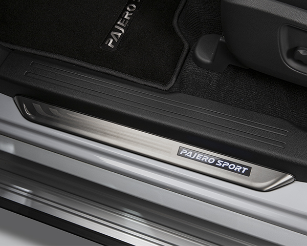 Scuff plates with illumination
