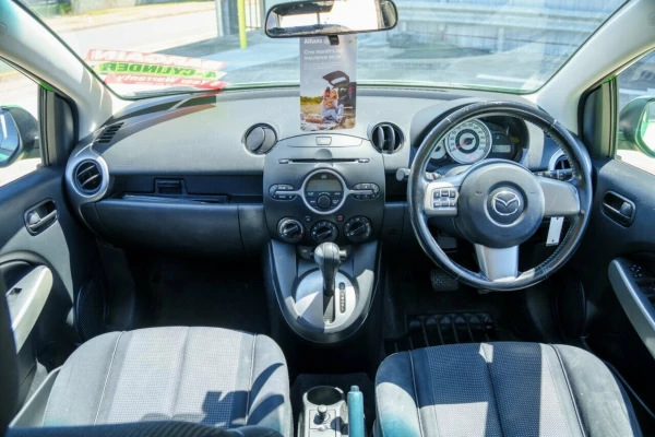2007 Mazda 2 DE Series 1 Genki Hatch Image 14