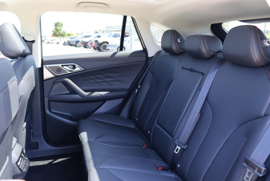 2024 MY24.5 MG HS AS33 Essence SUV Image 18