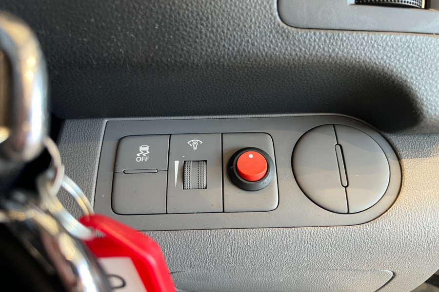 2017 Hyundai iLoad TQ3-V Series II  Van Image 12