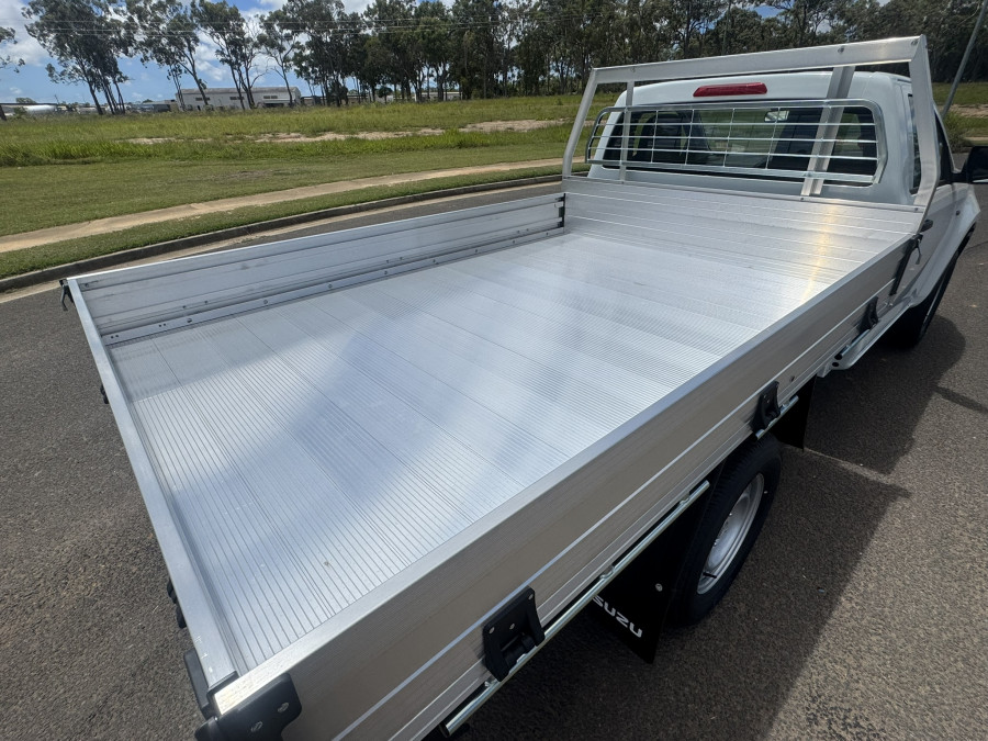 2026 Isuzu D-MAX RG SX Cab Chassis Image 9