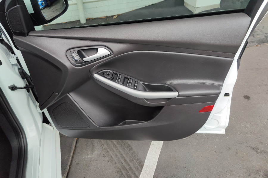 2016 Ford Focus LZ Titanium Hatch Image 31