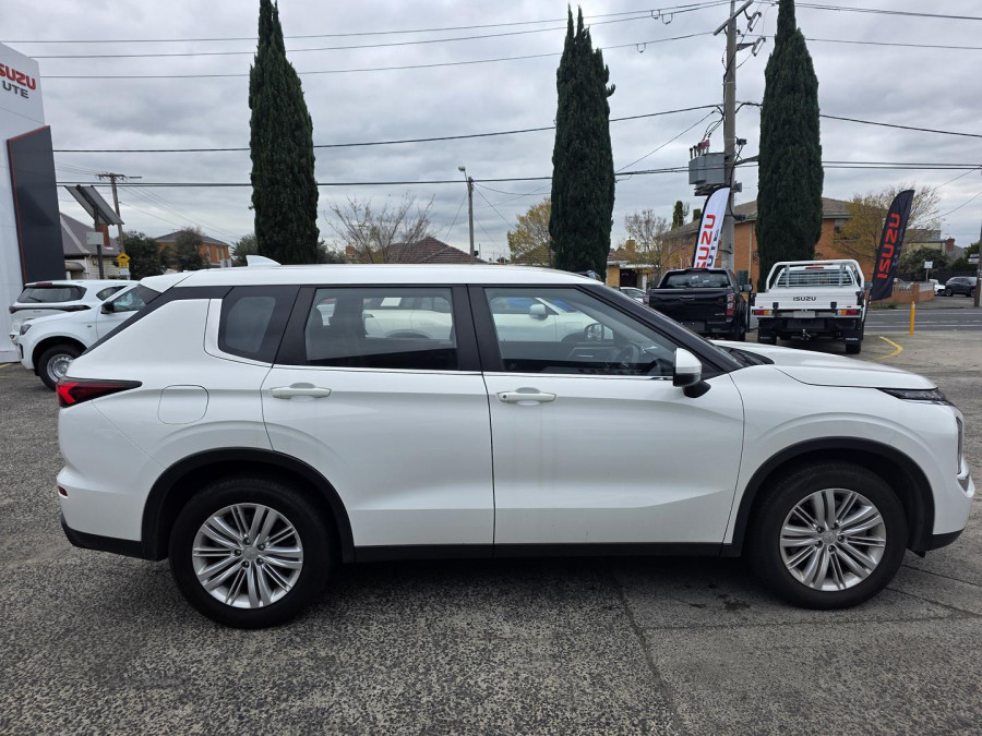 2023 Mitsubishi Outlander ZM ES SUV Image 8