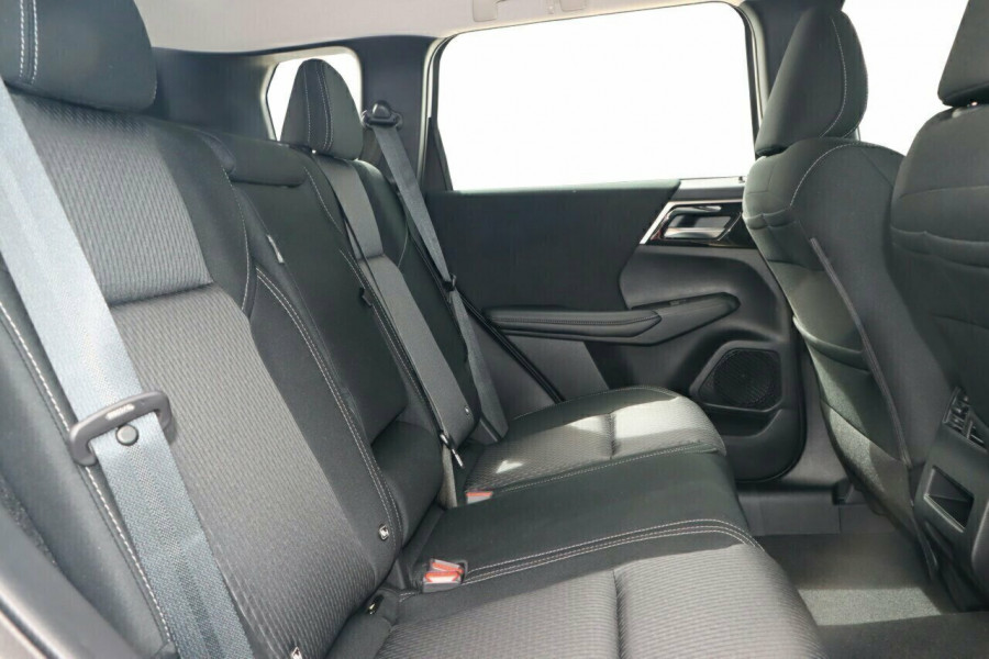 2024 Mitsubishi Outlander ZM ES SUV Image 12