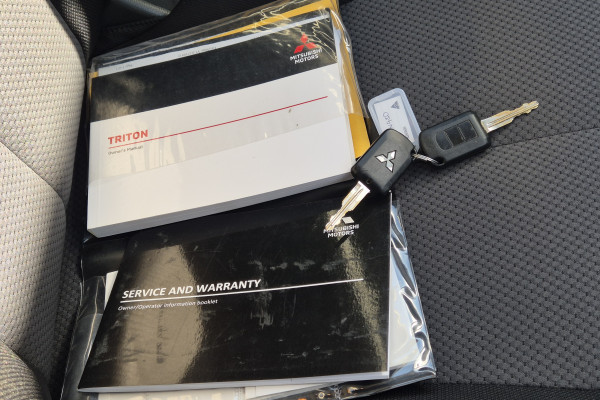 2022 MY22.5 Mitsubishi Triton MR GLX Cab Chassis Image 21