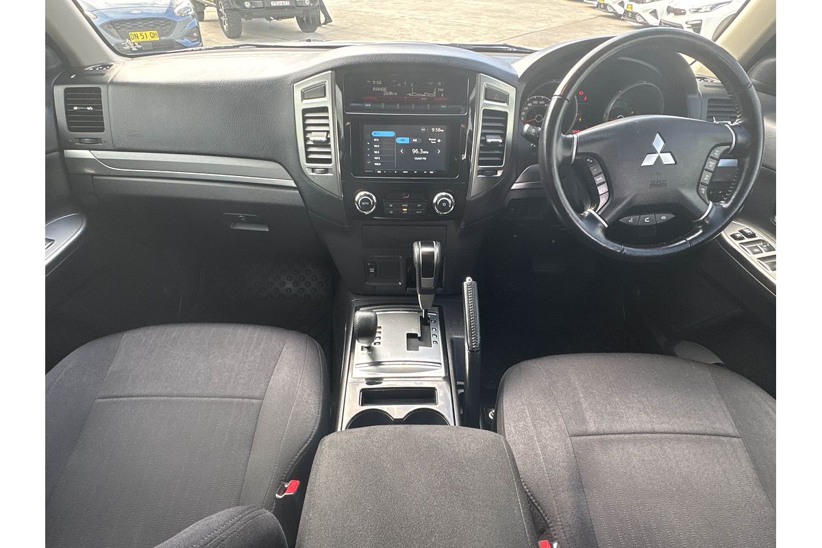 2017 Mitsubishi Pajero NX GLX Wagon Image 23