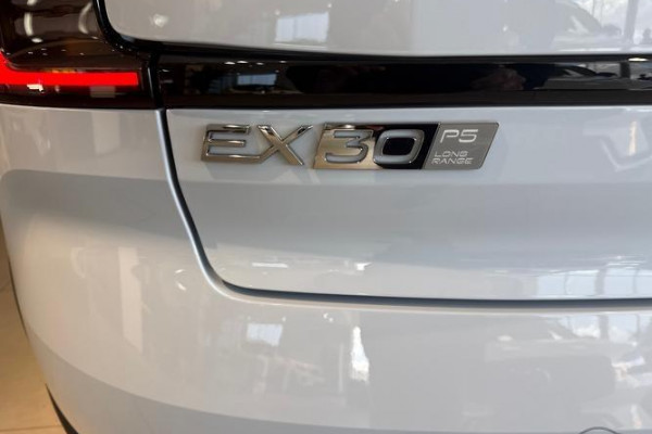 2026 Volvo EX30  Single Motor Extended Range Plus SUV Image 5