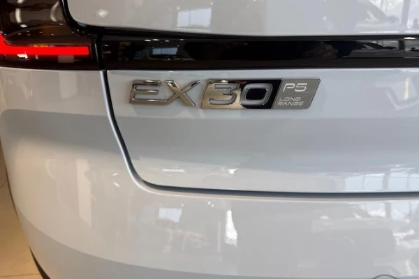 2026 Volvo EX30  Single Motor Extended Range Plus SUV Image 5