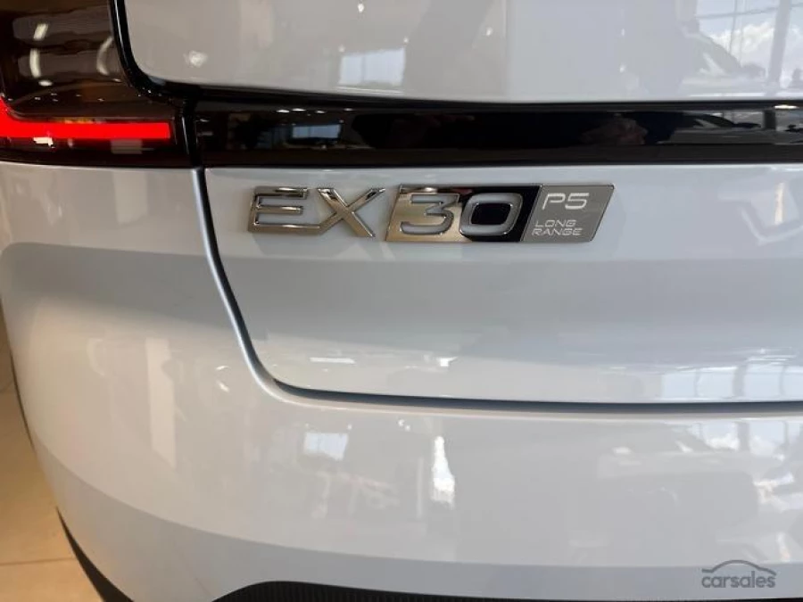 2026 Volvo EX30  Single Motor Extended Range Plus SUV Image 5