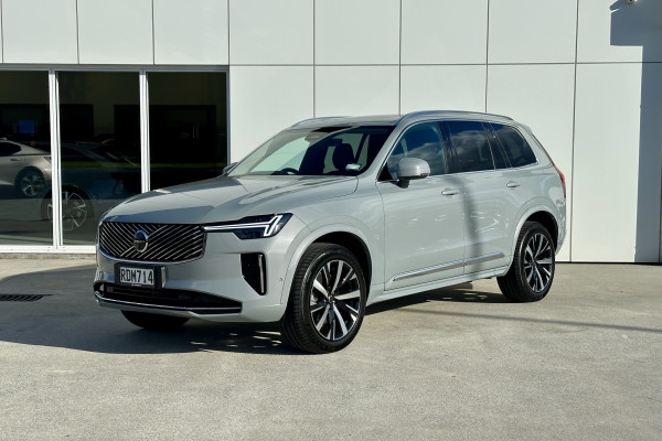 2025 Volvo XC90 L Series Ultra B5 Bright SUV Image 4