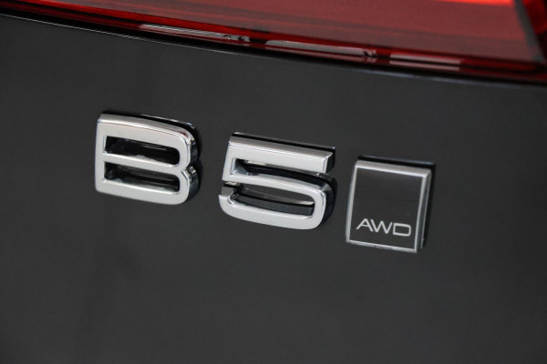 2024 MY25 Volvo XC60  Ultra B5 Bright SUV Image 5