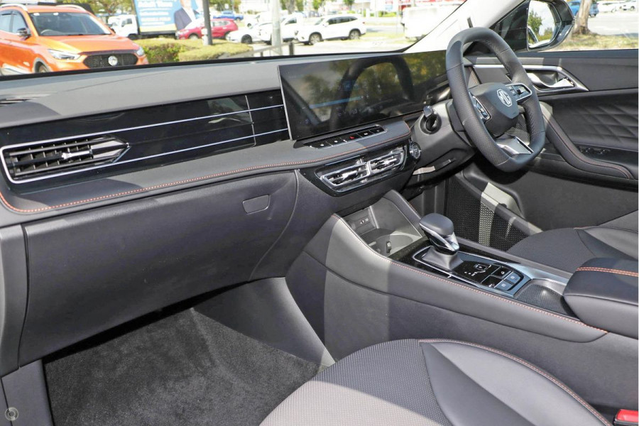 2024 MY24.5 MG HS AS33 Essence SUV Image 7